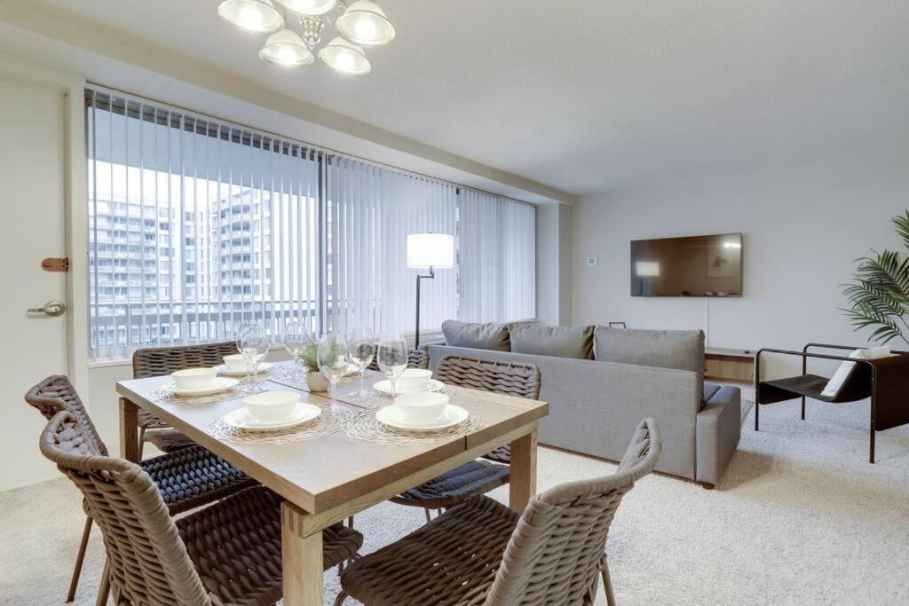 Elegant Apartment W Views At Crystal City Арлингтон Экстерьер фото