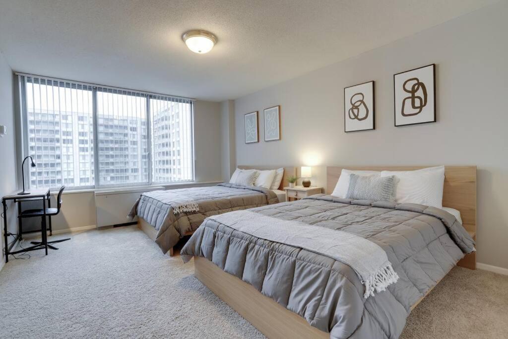 Elegant Apartment W Views At Crystal City Арлингтон Экстерьер фото