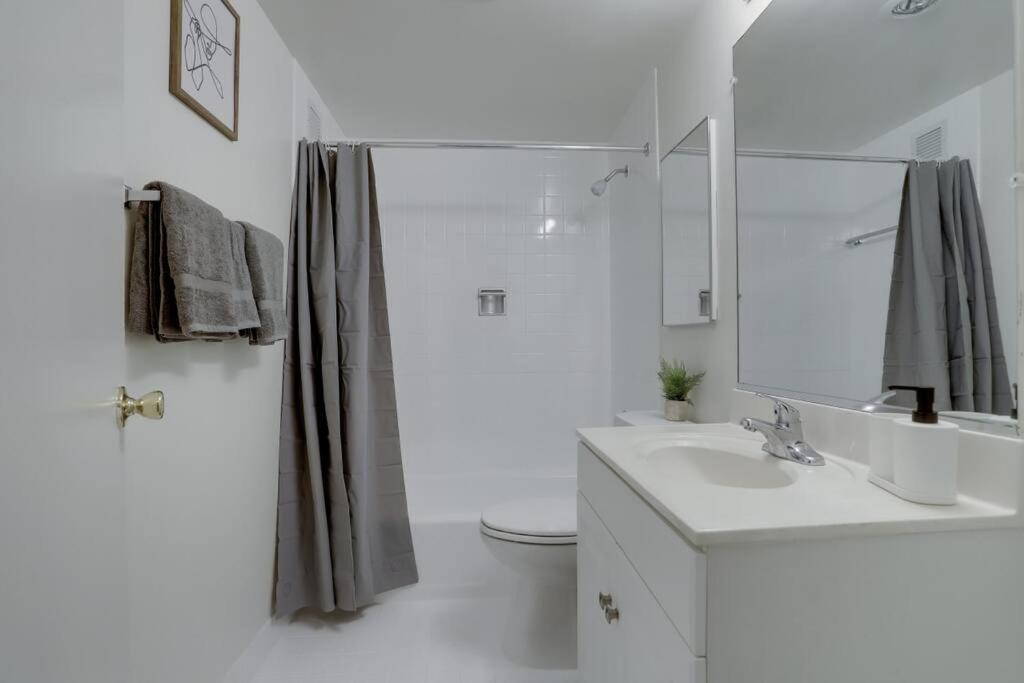 Elegant Apartment W Views At Crystal City Арлингтон Экстерьер фото