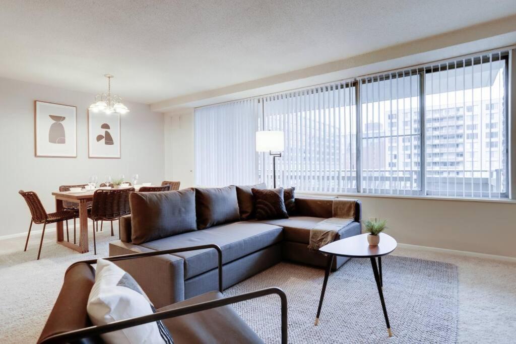 Elegant Apartment W Views At Crystal City Арлингтон Экстерьер фото